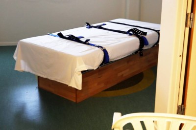 Psykisk syke blir lagt i belter i timer og dager