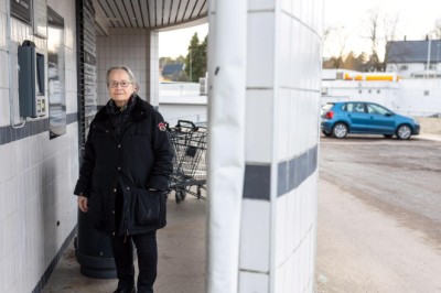 Svea (82) nekter å bruke kontaktløst: – Prinsipielt helskrullete!