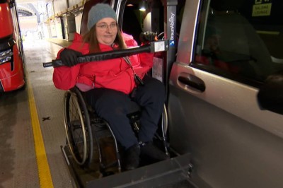 Funksjonshemma i rullestol må ofte bli sitjande i bilen på ferjer