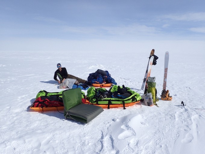 Alle deltakerne dro pulker med utstyr. Foto: Ekspedisjonsguide Ronny Finsås