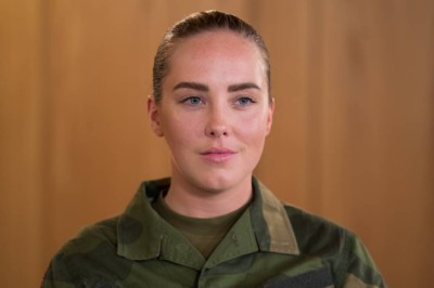 Bataljonssjefen sendte meldinger til løytnant Caroline: «Naken i dusjen her vet du 😉»