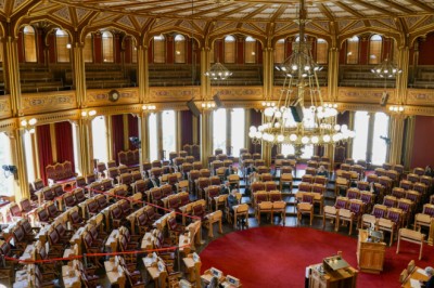 To månedslønner på Stortinget gir mer en ett års minstepensjon -