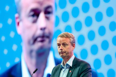 Søviknes nektar betale tilbake statsminister-lønn. No krev professor nasjonale reglar - Politiker, det er tingen!